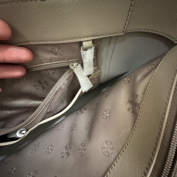 Tory Burch York Buckle Tote - Picture 7 of 10